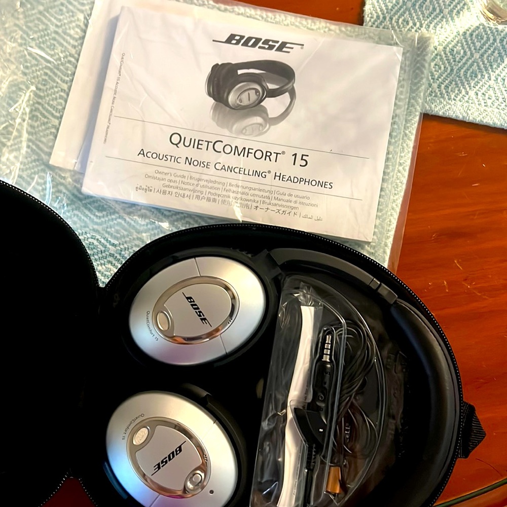 Bose quiet comfort 15 noise cancelling headphones